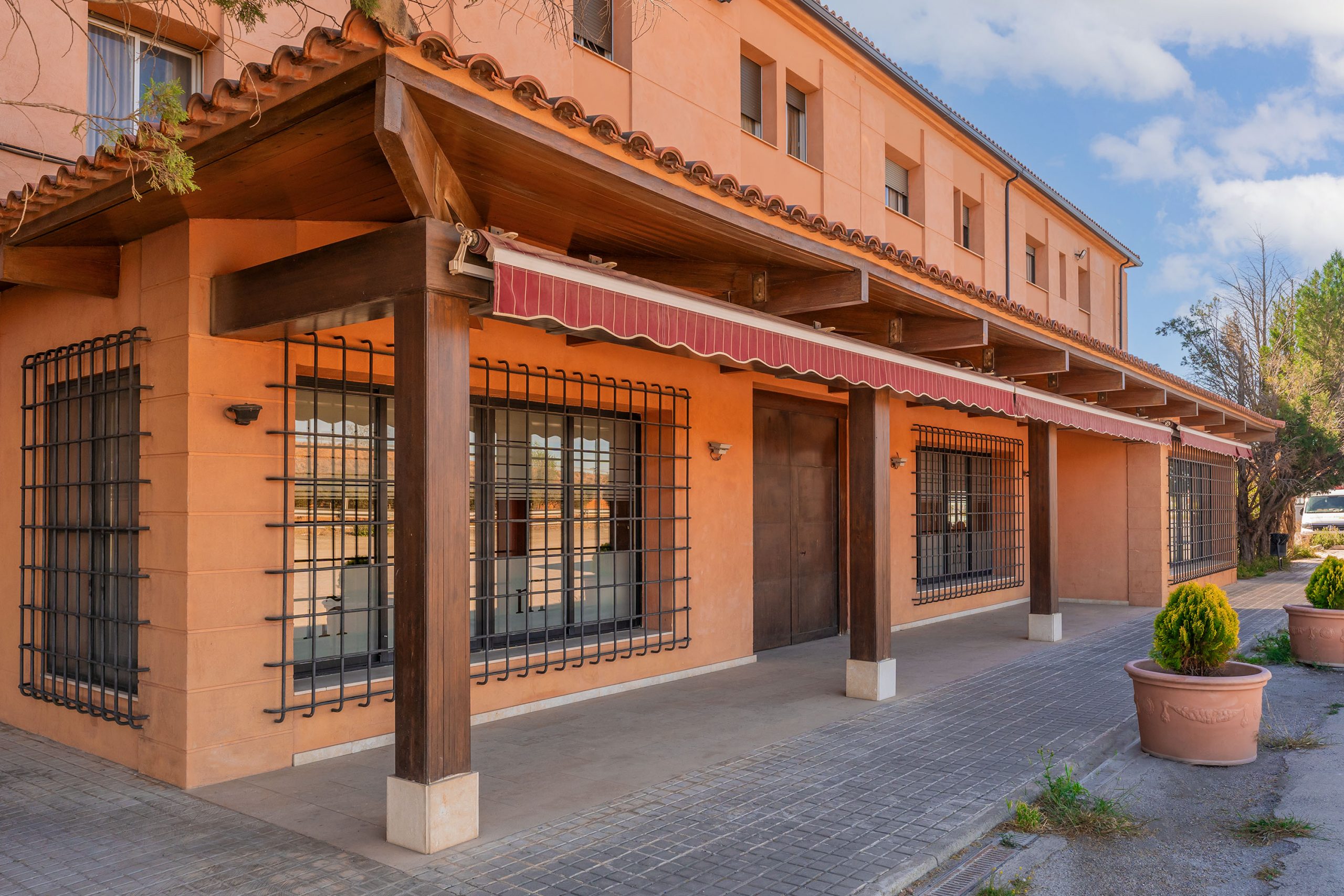 Los Maños - foto exterior